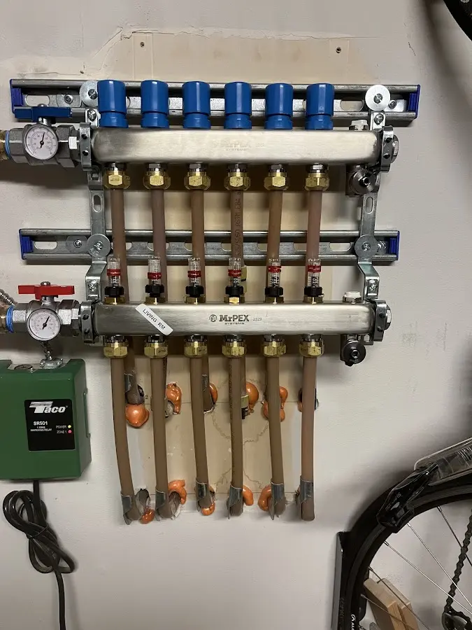 Plumber performing Leak Detection at a residential property in Laureles